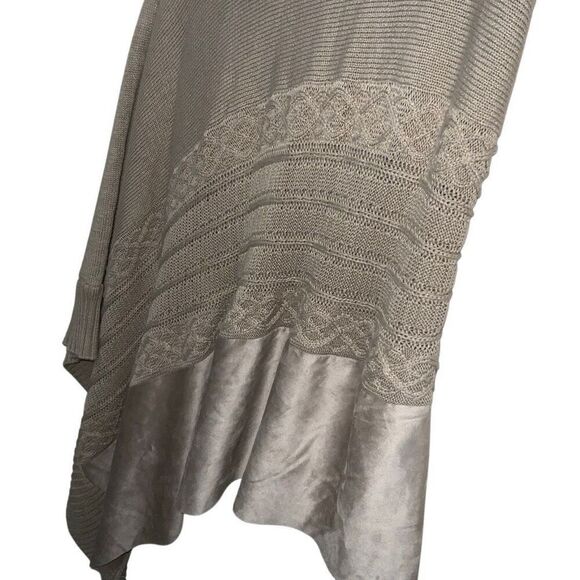 Chico’s Faux Suede Mixed Knit Poncho size L / XL - Picture 7 of 9